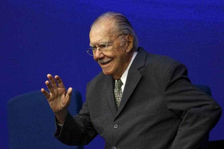 ex presidente jose sarney e internado apos sofrer queda em casa scaled 1