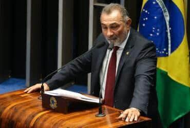 Brasília - Senador Telmário Mota durante sessão do impeachment no Senado, conduzida pelo presidente do STF, Ricardo Lewandowski (Antonio Cruz/Agência Brasil)