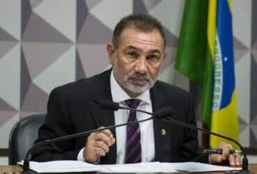 Brasília - O relator do Conselho de Ética e Decoro Parlamentar do Senado, Senador Telmário Mota, durante reunião para decidir sobre o depoimento do senador licenciado, Delcídio do Amaral ( Marcelo Camargo/Agência Brasil)