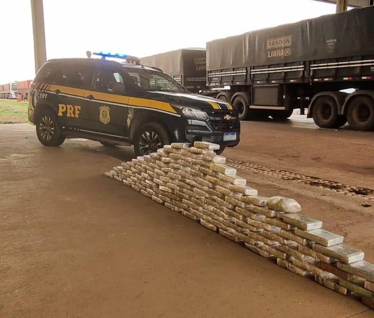 PRF apreende 118kg de cocaína em compartimentos secretos de caminhão em Mato Grosso