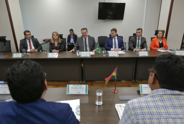 Fávaro se reúne com ministros da Bolívia para discutir investimentos no setor de fertilizantes