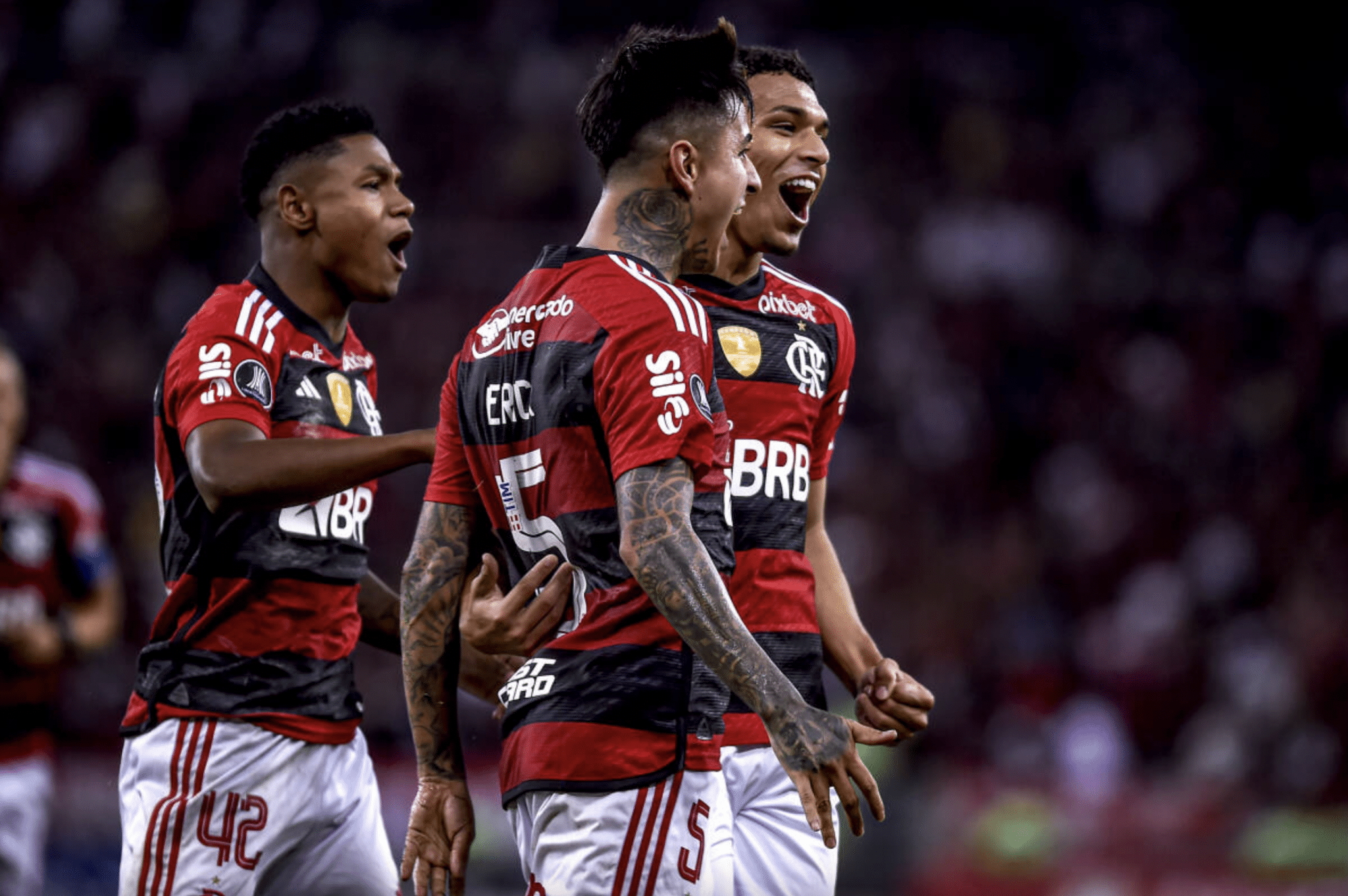 FLAMENGO 2 X 1 SANTOS - COM MUITA RAÇA, FLAMENGO SUPERA MARATONA DE VIAGENS  E VENCE 1ª FORA DO RIO 