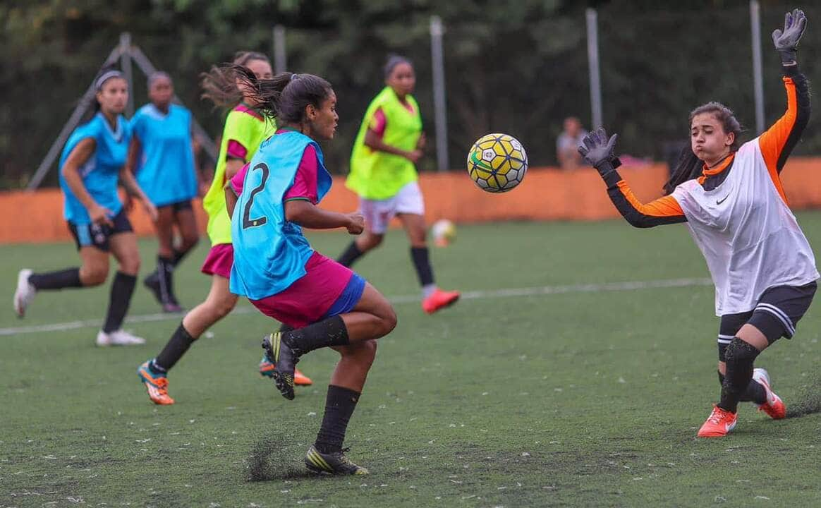 futebol feminino ainda e predominantemente amador no brasil