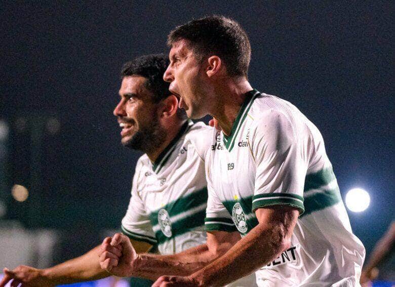 Coritiba x Fluminense; onde assistir ao vivo o jogo desta segunda-feira (24) pelo Brasileirão. Foto: Gabriel Thá/Coritiba
