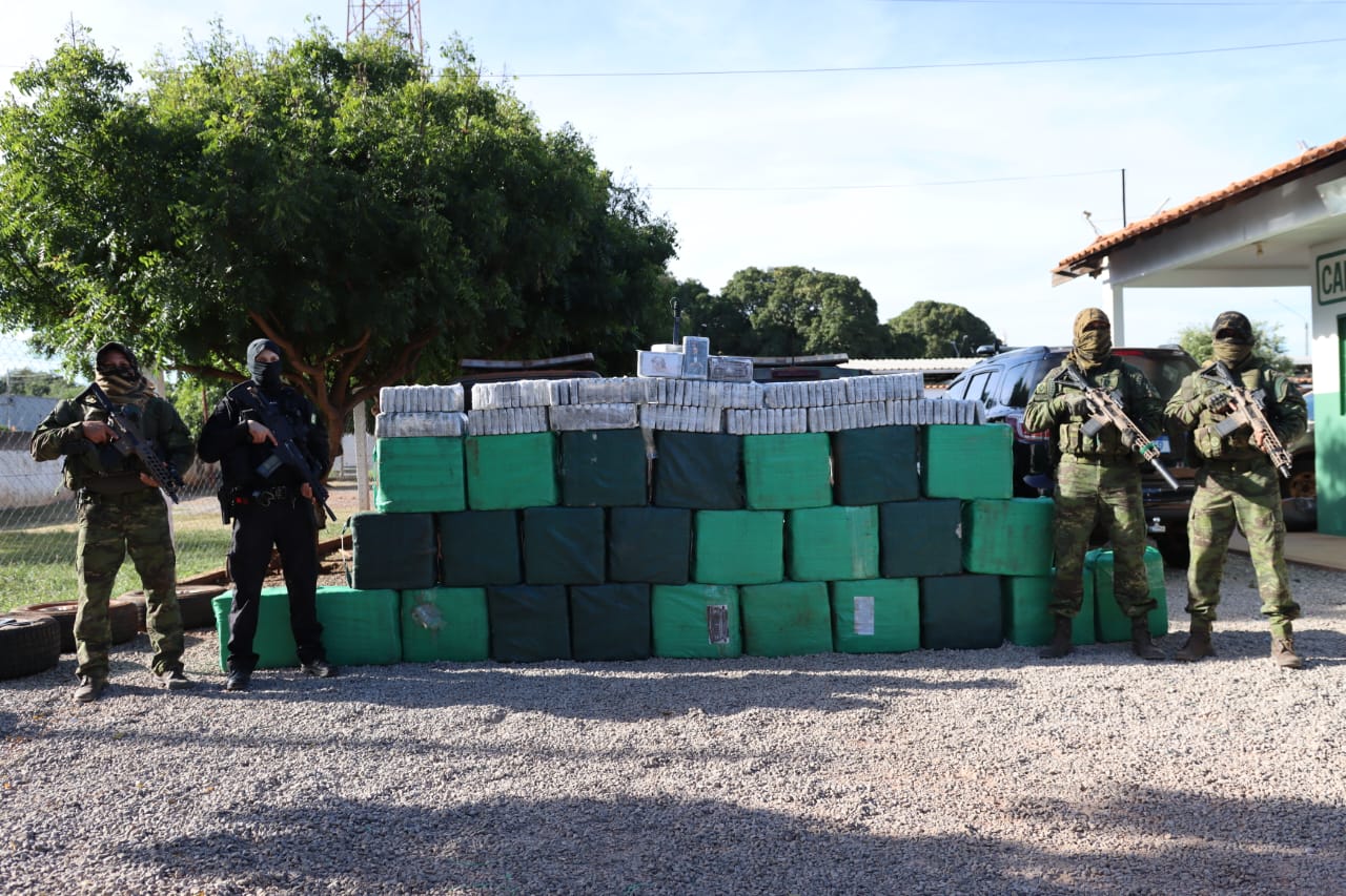 Mais de 1 tonelada de cloridrato de cocaína apreendida em Vila Bela da Santíssima Trindade  - Foto por: Gefron