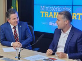 Governador Mauro Mendes acompanha a assinatura da ordem de serviço com o ministro dos Transportes, Renan Filho              Crédito - Lucas Rodrigues - Secom-MT