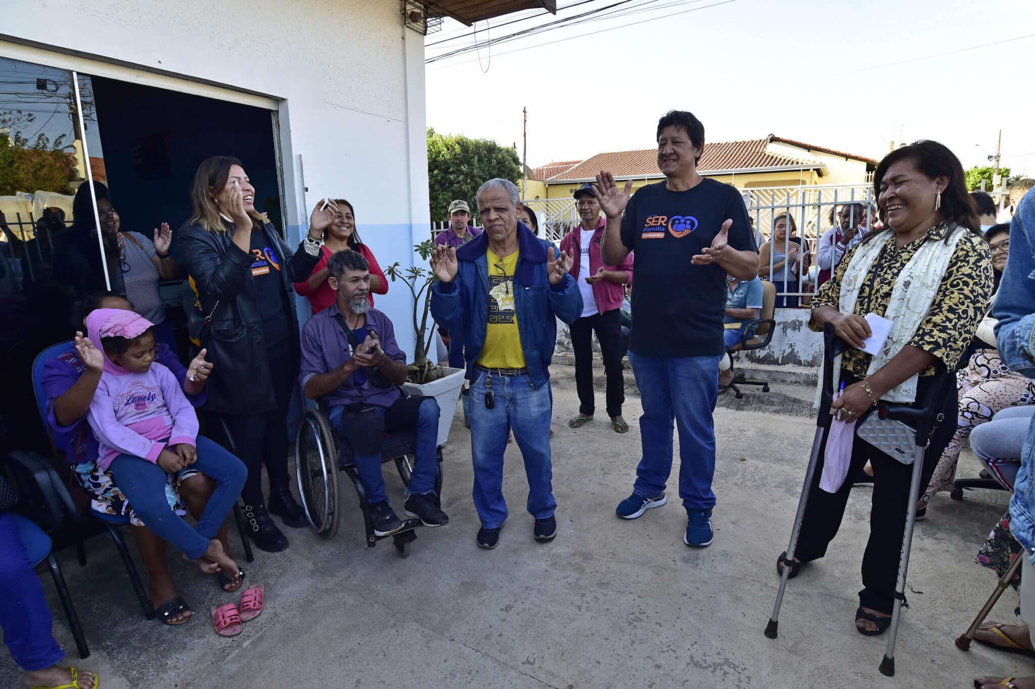 Josi Dias | Entrega de cestas e cobertores na AMDE - Associação Mato-grossense de Deficientes