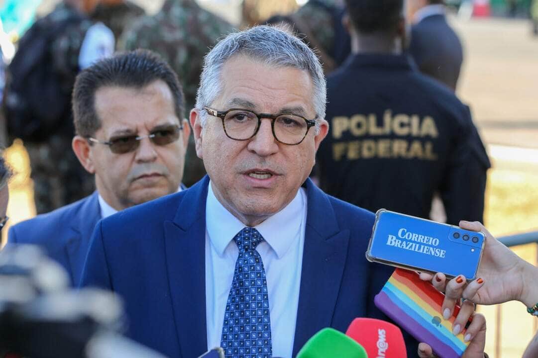 Brasília, 07/09/2023 O ministro de Relaçoes Institucionais, Alexandre Padilha, fala com a imprensa durante Desfile de 7 De Setembro no Eixo Monumental em Brasília Foto: Fabio Rodrigues-Pozzebom/ Agência Brasil