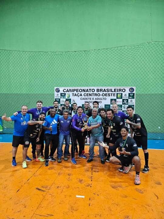 handebol adulto de sorriso e campeao do centro oeste