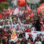 São Paulo - Manifestação das centrais sindicais CUT, Força, UGT, CTB, CSB, CGTB, NCST e CSP-Conlutas e Intersindical, contra a retirada de direitos trabalhistas na Avenida Paulista (Rovena Rosa/Agência Brasil )