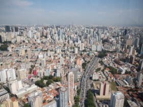 Vista aerea da cidade de São Paulo, rio Tietê, predios, São Paulo, cidade Por: Divulgação/Diogo Moreira/MáquinaCW/Governo do estado de São Paulo