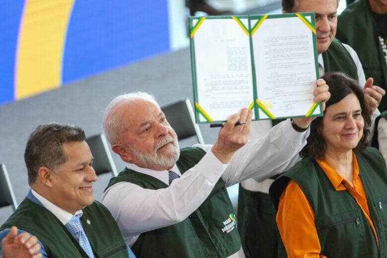 lula sanciona lei do mais medicos scaled 1