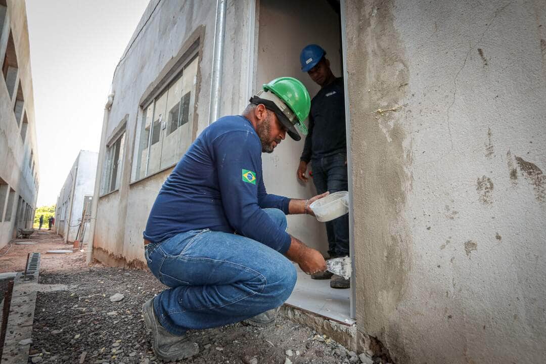 Obras na construção civil tocadas pelo Governo do Estado têm ajudado a gerar empregos