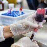 A doação de sangue no Brasil deve ser voluntária e gratuita