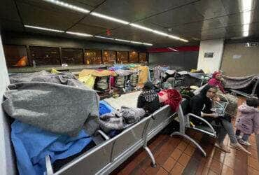 São Paulo (SP) – Refugiados afegãos no aeroporto de Guarulhos. Foto: Shabir Niazir/ONG ARRO