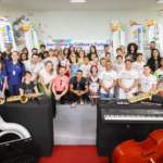 municipio entrega instrumentos musicais para oficinas culturas e escola militar