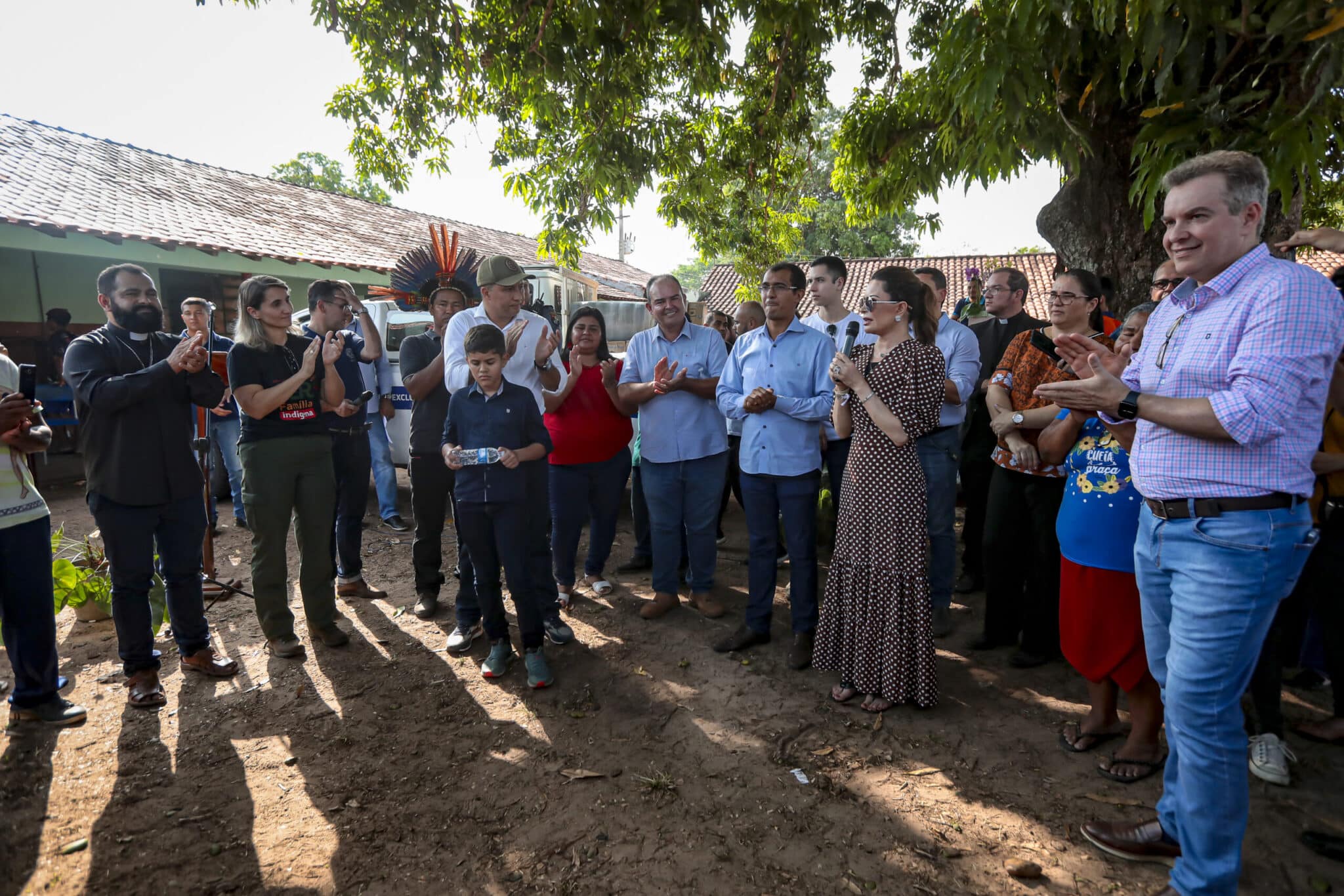Jana Pessôa/Unaf | Primeira-dama Virginia Mendes participa de entregas e serviços na aldeia Meruri