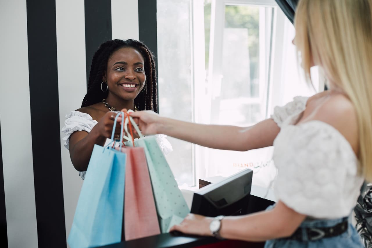 71 milhões de brasileiros possuem compras parceladas, aponta CNDL/SPC Brasil