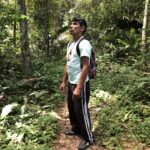 O guia Raimundo Vasconcelos acompanhou a equipe da TV Brasil em uma caminhada de 7 quilômetros pela floresta amazônica; Por: Divulgação TV Brasil