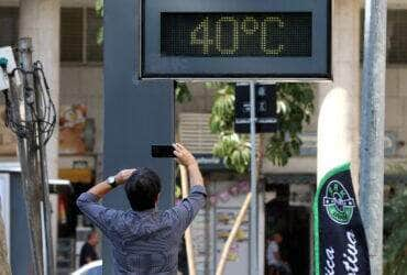 Rio de Janeiro (RJ), 24/08/2023 - Rio de Janeiro (RJ), 24/08/2023 - Termômetro, no centro da cidade, chega a marcar 40 graus em meio a forte onda de calor. Foto:Tânia Rêgo/Agência Brasil