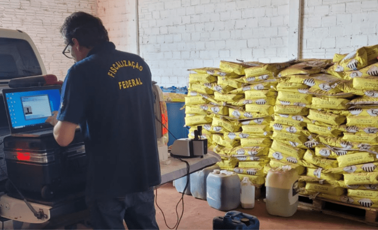 Operação apreende 45 toneladas de agrotóxicos e 61 toneladas de sementes ilegais no Paraná