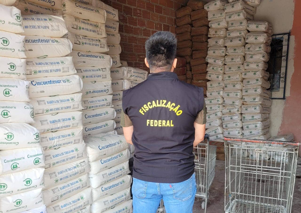 Operação interdita depósito irregular com 24 toneladas de farinha de trigo contrabandeadas da Argentina