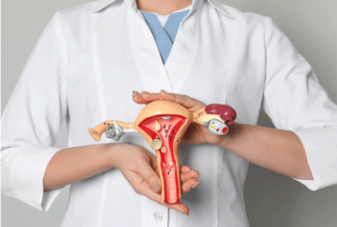 Câncer de ovário: os 4 sintomas silenciosos que você não deve ignorar