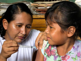 paises usam mais de 13 bilhoes de vacinas para combater covid 19