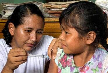 paises usam mais de 13 bilhoes de vacinas para combater covid 19