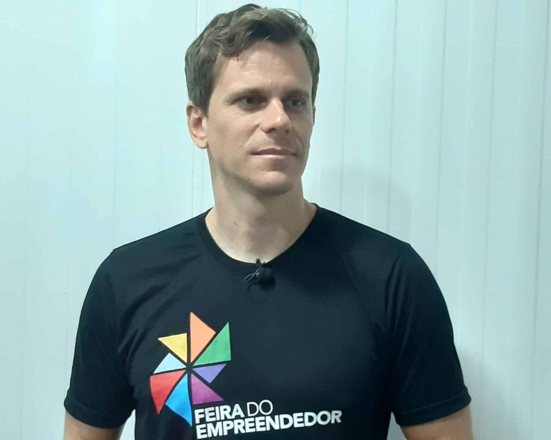 Campeão olímpico palestra sobre alto desempenho durante visita a Lucas do Rio Verde 2 palestra cesar cielo 2 scaled e1692274431559