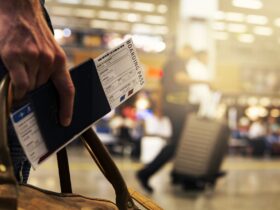 As investigações identificaram suspeitos de integrar uma organização criminosa que comprava passagens aéreas usando cartões clonados da Caixa.
