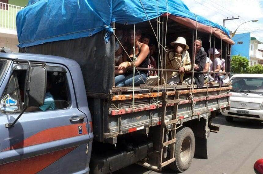 pau de arara em romarias se torna manifestacao cultural