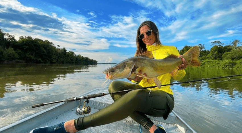 Pescadora esportiva de Goiás, Tanilla Moura ressaltou que a proposta de MT vai gerar desenvolvimento econômico  - Foto por: Arquivo Pessoal/Instagram