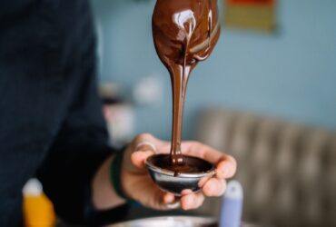 Como fazer calda de chocolate