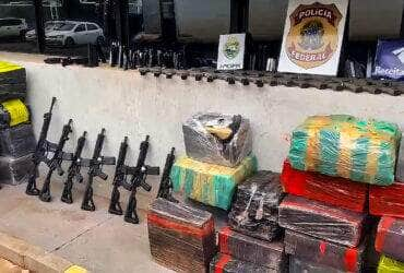 pf apreende grande quantidade de maconha e armas no parana scaled 1