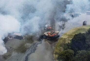 03/09/2023 - PF inutiliza 302 balsas de garimpo ilegal em operação no Amazonas. Foto: Polícia Federal/Divulgação