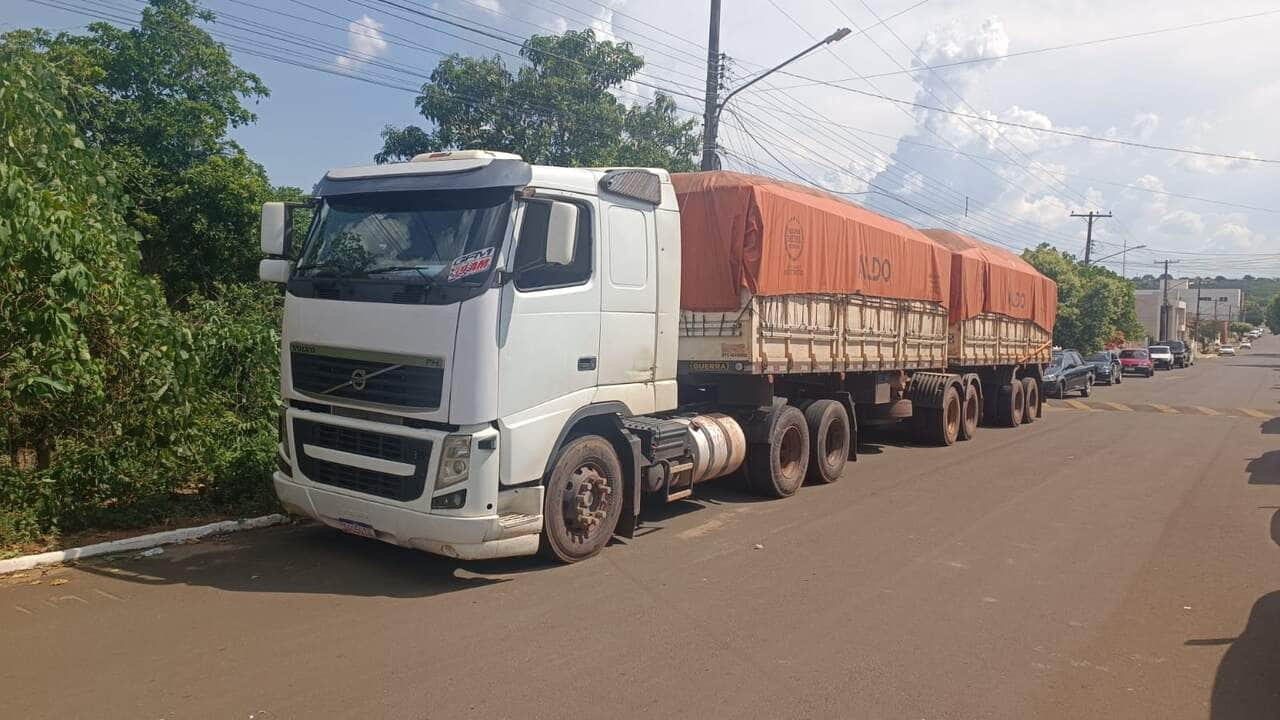 pm e prf prendem motorista por trafico apreende carreta e 100 tabletes de cocaina interna 1 2023 10 23 1707800333