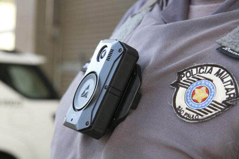 Uso de câmeras acopladas aos uniformes de policiais militares do estado de São Paulo para registro das suas ações, implementada em 18 unidades, ajudou a reduzir violência policial,trazendo resultados emblemáticos. Por: Rovena Rosa/Agência Brasil