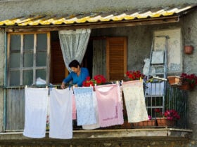 pnad mulheres gastam quase o dobro de tempo no servico domestico