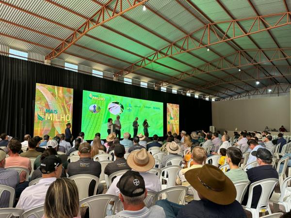 prefeito participa da abertura nacional da colheita do milho segunda safra
