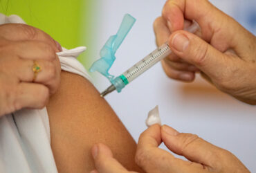 prefeitura do rio tambem amplia vacina bivalente contra covid 19 scaled 1