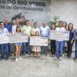 prefeitura entrega premio aos ganhadores do concurso mascotes do meio ambiente