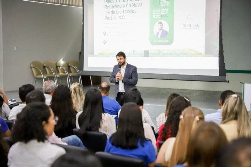 prefeitura promove capacitacao para servidores municipais sobre nova lei de licitacoes