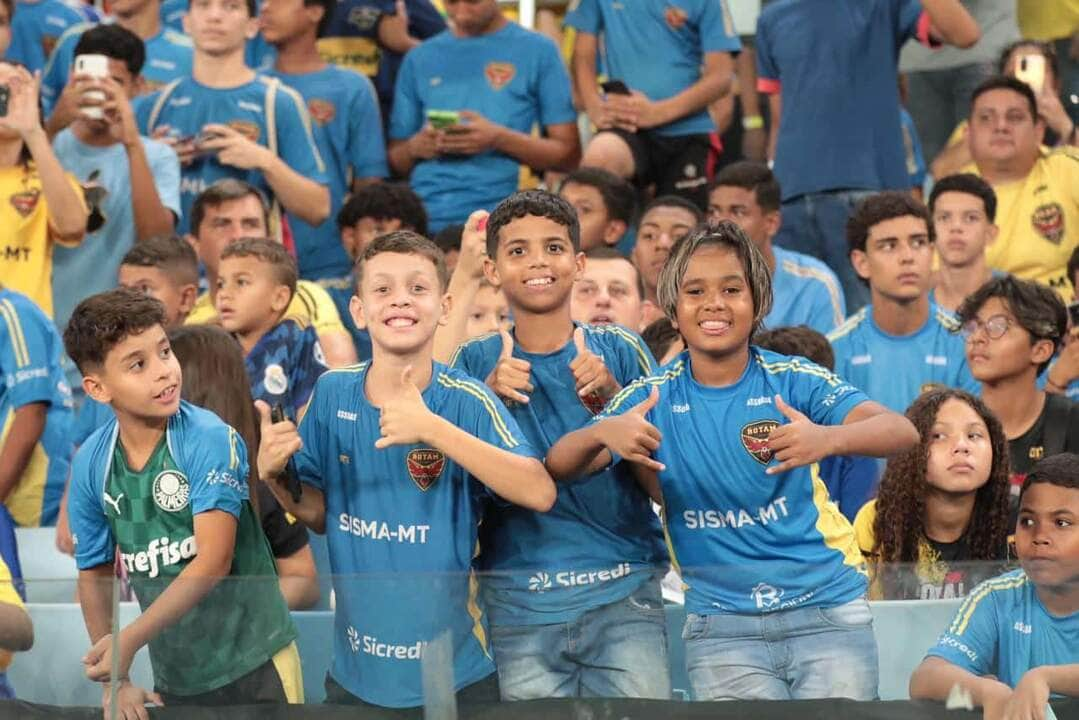 Crianças do projeto Social SISMA - MT no treino da Seleção Brasileira de Futebol na Arena Pantanal              Crédito - Jana Pessôa