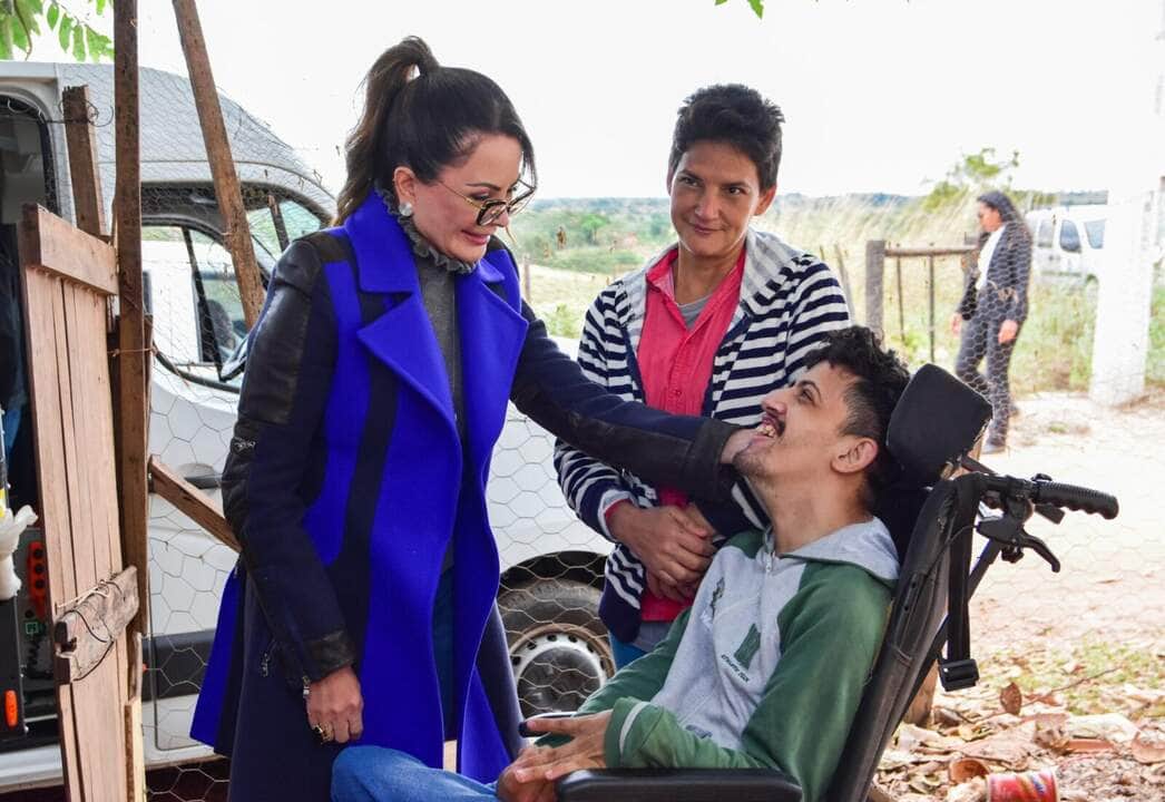 Primeira-dama de MT Virginia Mendes, dona Maria do Carmo (mãe do Rafael) e Rafael Matos - Foto por: João Reis (Setasc)
