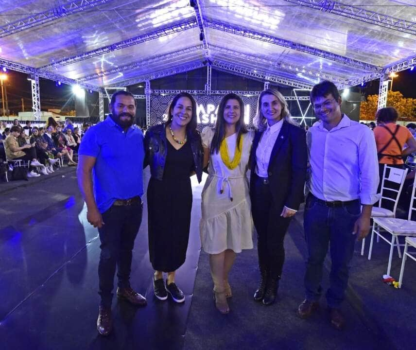 Na foto: Tamires Ferreira (assessor Unaf); Vânia Neves (jornalista Unaf); Grasielle Bugalho (Sec. Setasc); Suélen Rodrigues (primeira-dama de São José do Xingu) e Sandro Costa (prefeito de São José do Xingu)  - Foto por: Josi Dias