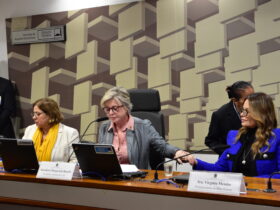 Na foto, a Ministra da Mulher, Cida Gonçalves, a senadora Margareth Buzetti e a primeira-dama de MT Virginia Mendes na audiência pública interativa no Senado Federal no mês de junho 2023  - Foto por: João Reis (Setasc)