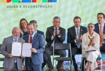 Brasília, DF 14/09/2023 O presidente Luiz Inácio Lula da Silva participa da cerimônia de assinatura do projeto de lei do Programa Combustível do Futuro, Presença do presidente da Câmara, Arthur Lira e dos ministros de Minas e Energia, Alexandre Silveira; do Desenvolvimento, Indústria, Comércio e Serviços e vice-presidente Geraldo Alckmin; e dos Portos e Aeroportos, Silvio Costa Filho e do Meio Ambiente, Marina Silva Foto: Fabio Rodrigues-Pozzebom/ Agência Brasil