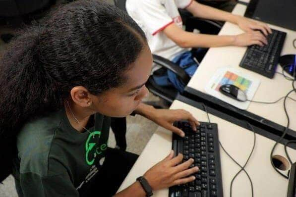 projeto piloto leva internet a 94 9 de escolas publicas selecionadas