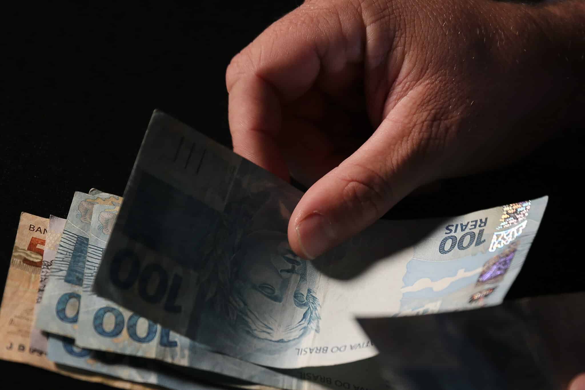 Terça-Feira agitada à vista: O que o Horóscopo de Amanhã revela para você! 2 Dinheiro, Real Moeda brasileira Por: José Cruz/Agência Brasil